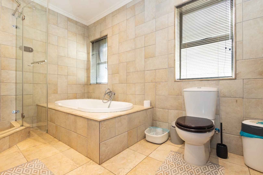 To Let 4 Bedroom Property for Rent in Ridgeworth Western Cape
